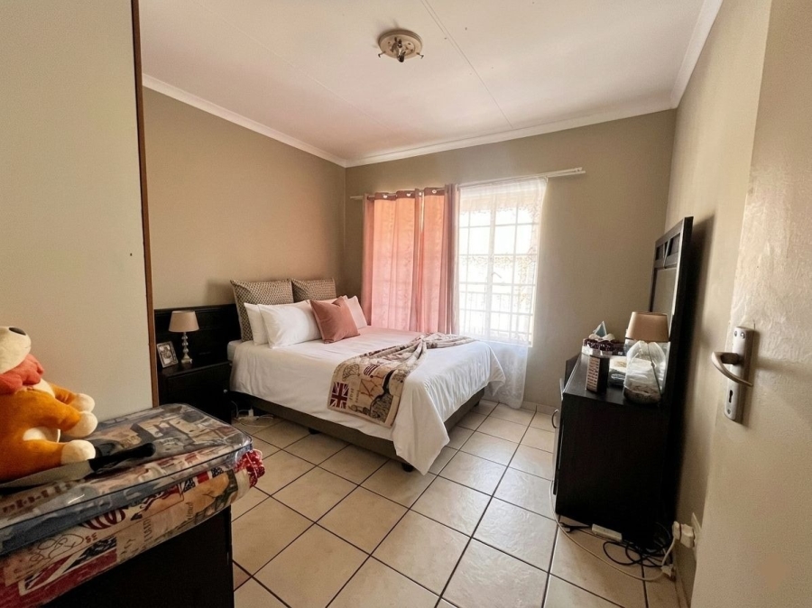 2 Bedroom Property for Sale in Oos Einde North West